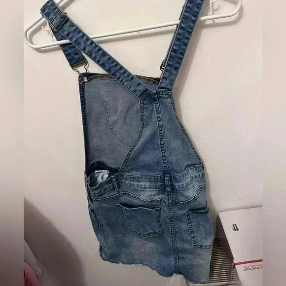 overalls w/ ripped front pocket - Picture 7 of 9